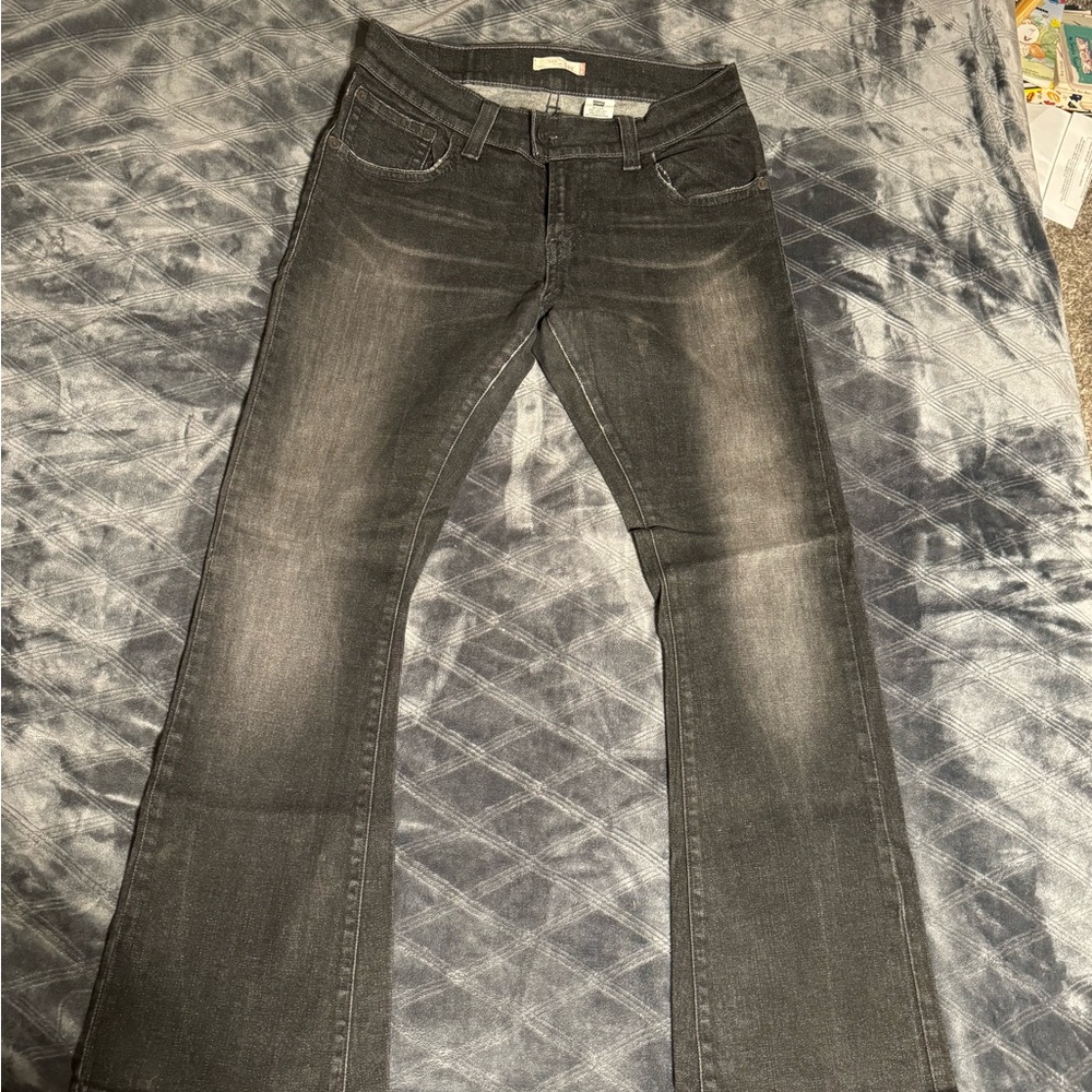 Levi’s Low Rise Flare 542